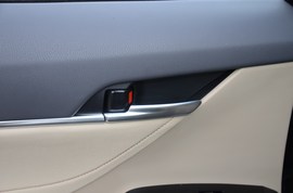 2019款丰田凯美瑞