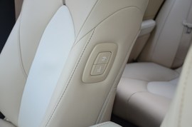 2019款丰田凯美瑞