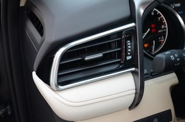 2019款丰田凯美瑞