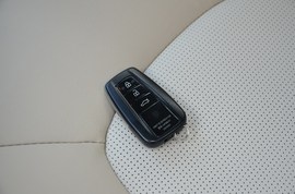 2019款丰田凯美瑞