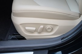 2019款丰田凯美瑞