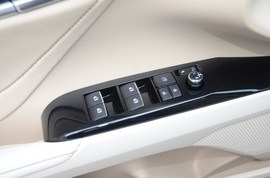 2019款丰田凯美瑞