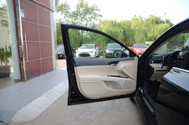 2019款丰田凯美瑞