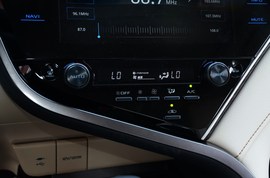 2019款丰田凯美瑞