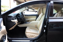 2019款丰田凯美瑞