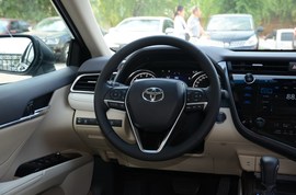 2019款丰田凯美瑞