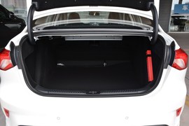 2020款福特福克斯三厢1.5L自动锋跃型