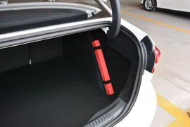 2020款福特福克斯三厢1.5L自动锋跃型