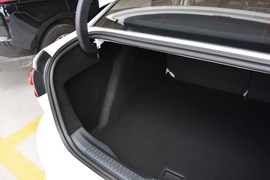 2020款福特福克斯三厢1.5L自动锋跃型