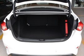 2020款福特福克斯三厢1.5L自动锋跃型