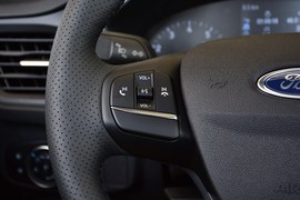2020款福特福克斯三厢1.5L自动锋跃型