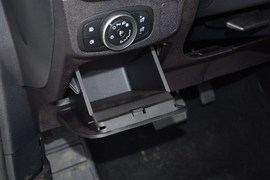 2020款福特福克斯三厢1.5L自动锋跃型