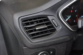 2020款福特福克斯三厢1.5L自动锋跃型