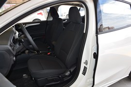 2020款福特福克斯三厢1.5L自动锋跃型