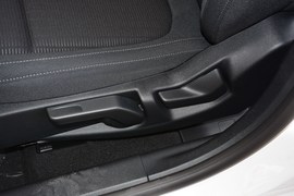 2020款福特福克斯三厢1.5L自动锋跃型