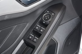 2020款福特福克斯三厢1.5L自动锋跃型