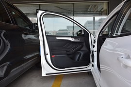 2020款福特福克斯三厢1.5L自动锋跃型