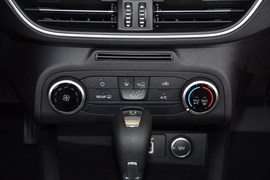 2020款福特福克斯三厢1.5L自动锋跃型