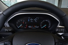 2020款福特福克斯三厢1.5L自动锋跃型