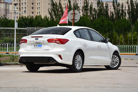 2020款福特福克斯三厢1.5L自动锋跃型