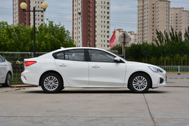 2020款福特福克斯三厢1.5L自动锋跃型