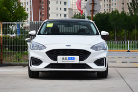 2020款福特福克斯三厢1.5L自动锋跃型