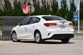 2020款福特福克斯三厢1.5L自动锋跃型