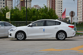 2020款福特福克斯三厢1.5L自动锋跃型