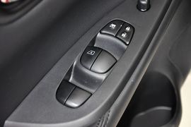 2011款日产骐达1.6L