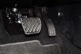 2011款日产骐达1.6L