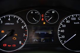 2011款日产骐达1.6L