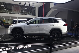 一汽丰田RAV4荣放双擎