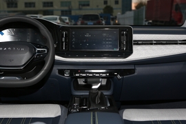 2019款新宝骏RM-5