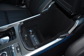 2020款路虎揽胜运动