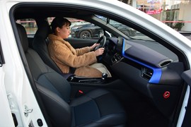   2020款丰田C-HR 2.0L 领先版