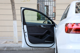 2020款奥迪A4L