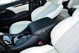 2020款雷克萨斯LM