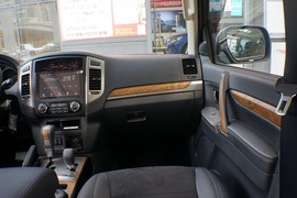 2020款三菱帕杰罗