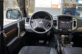 2020款三菱帕杰罗