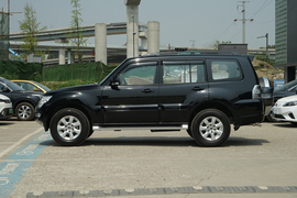 2020款三菱帕杰罗