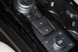 2020款长安福特探险者EcoBoost