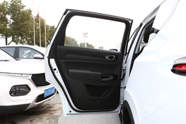 2019款新宝骏RM-5