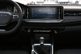 2019款新宝骏RM-5