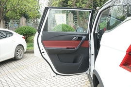 2020款东风风行T5