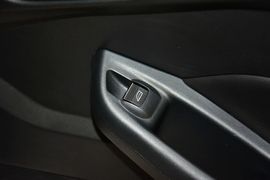 2012款福特福克斯两厢2.0L手自一体豪华运动型