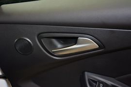 2012款福特福克斯两厢2.0L手自一体豪华运动型