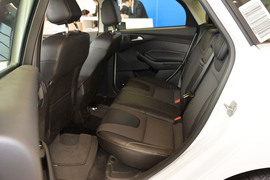2012款福特福克斯两厢2.0L手自一体豪华运动型