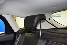 2012款福特福克斯两厢2.0L手自一体豪华运动型