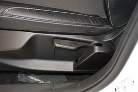 2012款福特福克斯两厢2.0L手自一体豪华运动型