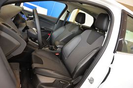 2012款福特福克斯两厢2.0L手自一体豪华运动型